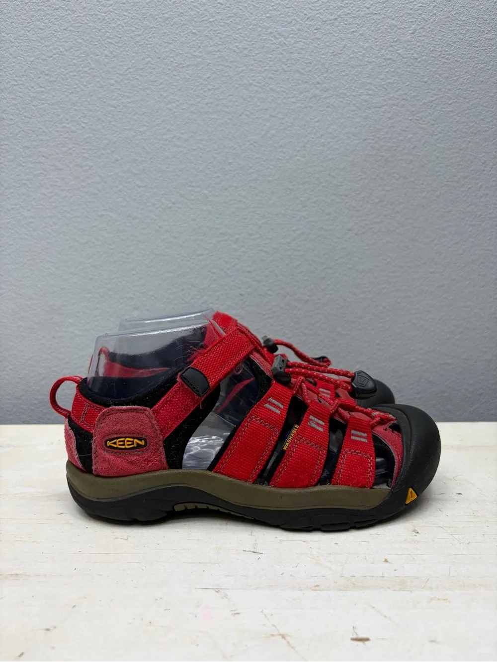 Keen red newport